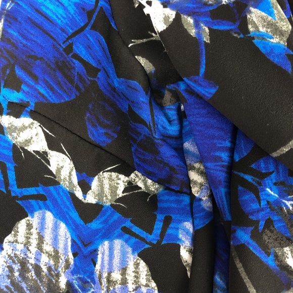 Express Black Floral Tunic Top - Picture 12 of 16